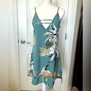 Size S keyhole Tropical sage color dress